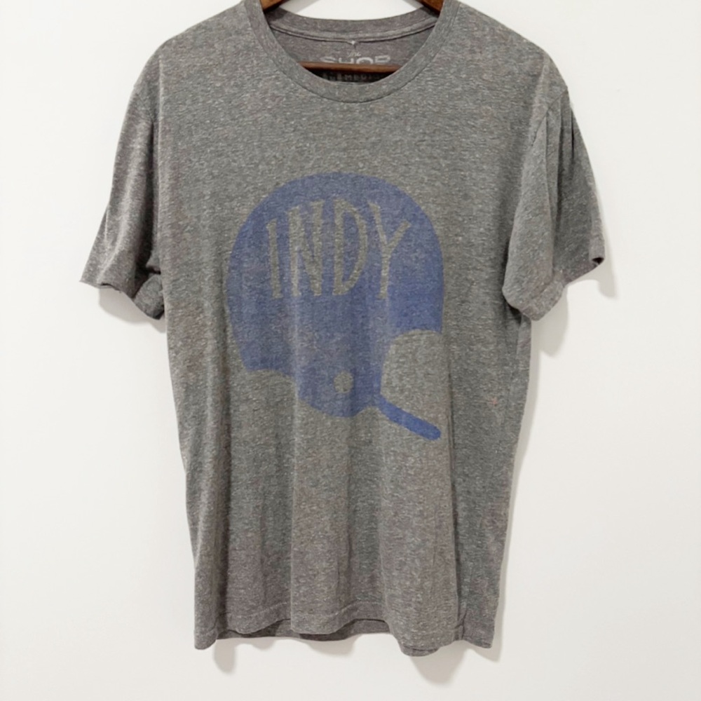 The Shop Indy Gray T-Shirt Mens‎ Size Medium Blue Helmet Graphic Short Sleeve